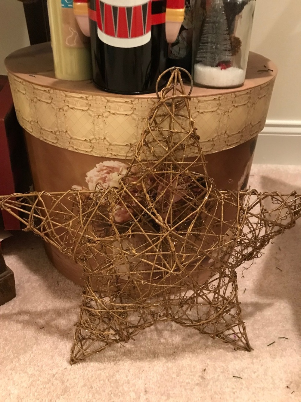 Rustic Rattan Star gold and glittered 16” diameter